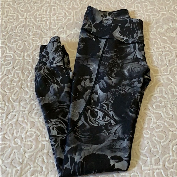 CALIA by Carrie Underwood Pants - Beautiful black floral CALIA leggings size S
